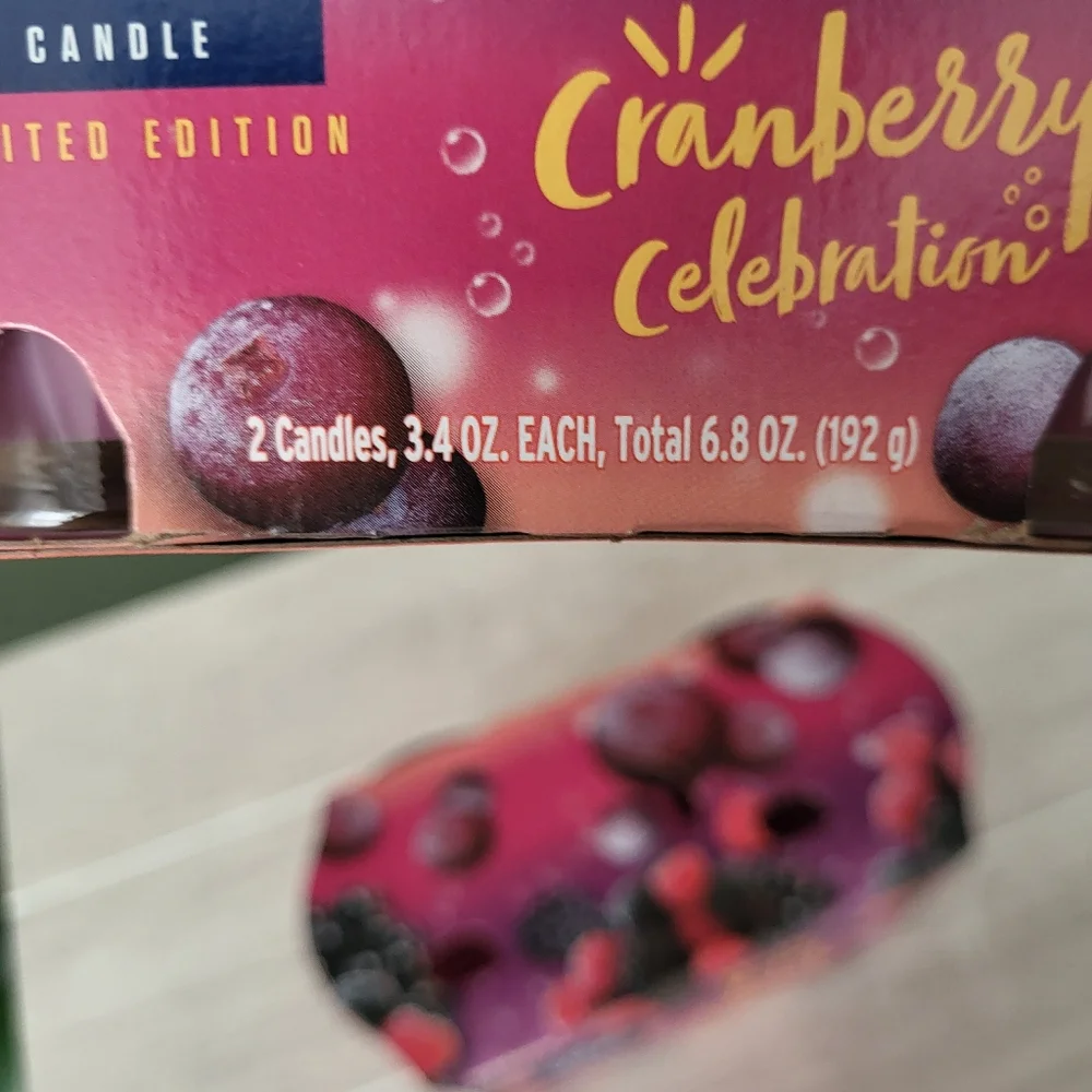 2 Twin Pack Glade Limited‎ Edition Merry Berry Cranberry Celebration Candles